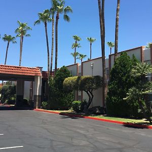 Ramada By Wyndham Tempe Near Asu Hotel Exterior photo