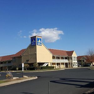 Travel Inn Motel Hartford Exterior photo