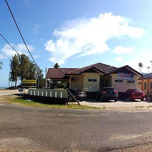 Semarak Beach Inn Dungun Exterior photo