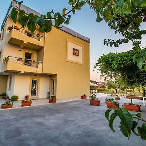 Il Gallo Con Gli Stivali Bed & Breakfast Termoli Exterior photo