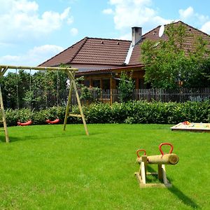 Pension Zum Strell Bed & Breakfast Hollabrunn Exterior photo