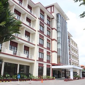 Hotel Surya Yudha Purwokerto Manage By Salak Hospitality Exterior photo