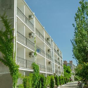 Sanatorium Neftekhimik Ukrainy Hotel Berdyansk Exterior photo