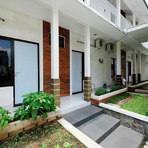 Reddoorz Near Moro Mall Purwokerto Hotel Exterior photo