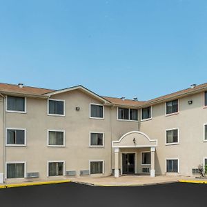 Super 8 By Wyndham Bridgeton/Arpt/St Louis Area Hotel Exterior photo