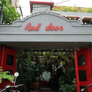 Red Door Samsen Hotel, Bangkok Exterior photo