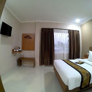 Mr J Suites Hotel Tegal Exterior photo