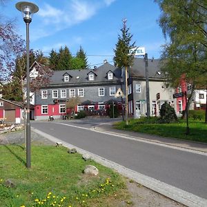 Pension & Gasthof "Am Park" Ug Hotel Stutzerbach Exterior photo