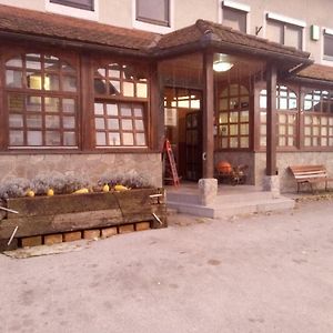 Gostilna Ulcar Hotel Ig Exterior photo