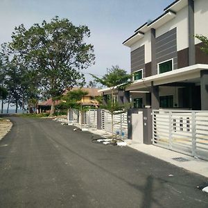 Ar-Rayyan Homestation Dungun Exterior photo