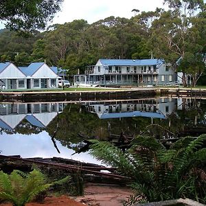 Risby Cove Boutique Hotel Strahan Exterior photo