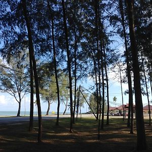 Semarak Beach Inn Dungun Exterior photo