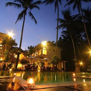 Sarasvati Borobudur Hotel Magelang Exterior photo