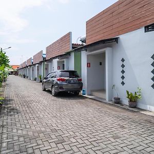 Koolkost Syariah Near Transmart Tegal Hotel Exterior photo