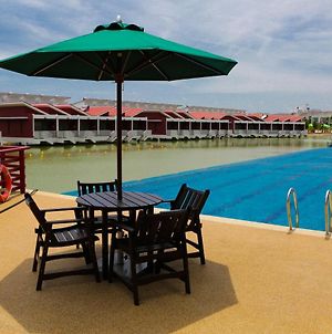 Tasik Villa International Resort Port Dickson Exterior photo