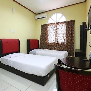 Oyo 89819 Raz Hotel Kelulut Kuala Terengganu Exterior photo