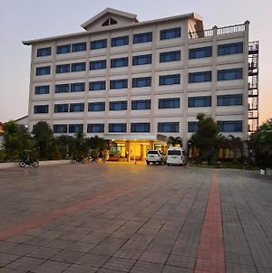 Sisombat Plaza Hotel Vang Vieng Exterior photo