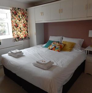 Two Bedroom Corporate And Family Stay With Parking In Popular Location Cambridge  Exterior photo