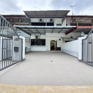 Kuala Lumpur Jalan Ipoh Terrace House Villa Exterior photo