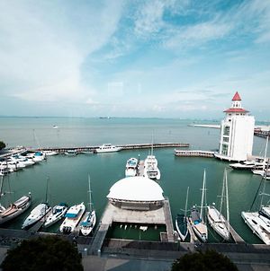 Luxury Marina Suite With Poolview At Strait Quay By Thesea Tanjung Tokong Exterior photo