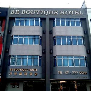 Be Boutique Hotel Keluang Exterior photo