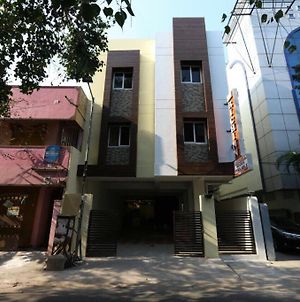 Rich Inn Studios And Suites Chennai Exterior photo