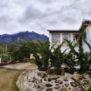 Sling N Stone Vacation Homes, Mt Kinabalu Kampong Kundassan Exterior photo