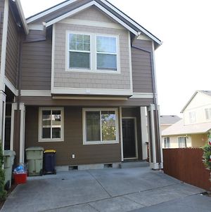 Townhouse In The Heart Of Silicon Forest Villa Hillsboro Exterior photo