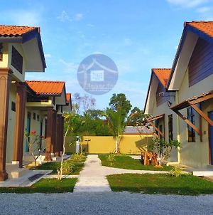 Anjung Ara Suites And Roomstays Kuala Terengganu Exterior photo