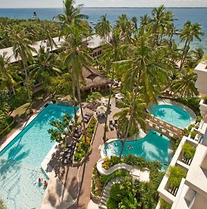 Costabella Tropical Beach Hotel Mactan Exterior photo