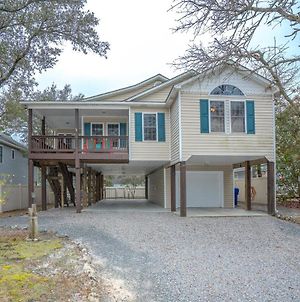 Pet Friendly Home With A Large Fenced-In Backyard Nestled In The Heart Of Oak Island Exterior photo