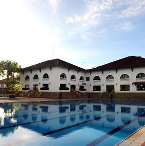 Ponderosa Golf & Country Resort Johor Bahru Exterior photo