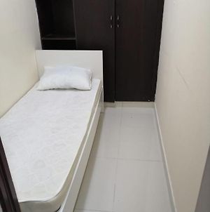 Low-Priced Budget Rooms For Rent Near Dubai Dafza Exterior photo