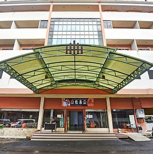 Oyo 1178 Plaza Hotel Tanjung Pinang Exterior photo