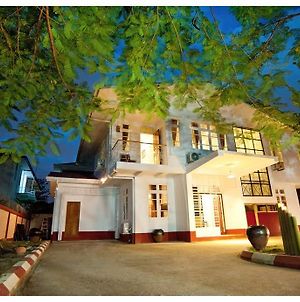 Thanlwin Guest House Yangon Exterior photo