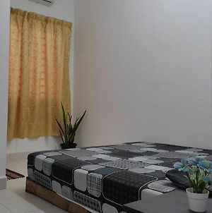 Arwa Guest House Batu Pahat, 4-Bedroom Double Storey, Free Parking Exterior photo