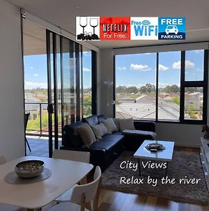 Beautiful City Views Close City Airport Free Wine Apartment Perth Exterior photo