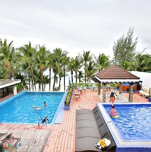 Crown Regency Beach Resort Boracay Island Exterior photo