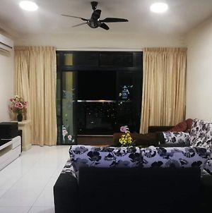 2.Skyloft Comfortable Apartment Johor Bahru Exterior photo