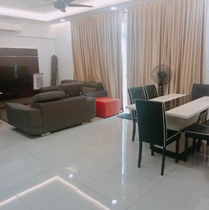 Mr 2 Homestay Putrajaya With Pool,Garden And Gym Exterior photo
