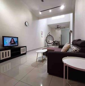 Cheerful 3 Bedroom With Free Parking Muar Exterior photo