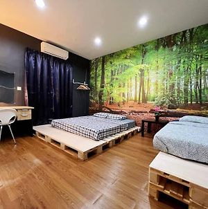 Very Spacious 3 Bedrooms, Sleeps 10 People Bayan Lepas Exterior photo