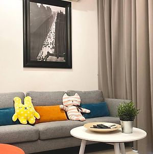 Arcoris Mont Kiara 1 To 5 Pax Designer Netflix Chill Balcony Apartment Kuala Lumpur Exterior photo