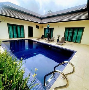 Charis Pool Villa 1 - 3 Bedroom With Private Pool Bentong Exterior photo