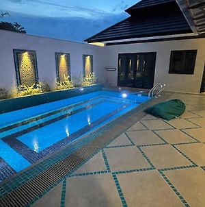 Villa Emerald: 3 Bedroom Pool Villa Near River Bentong Exterior photo