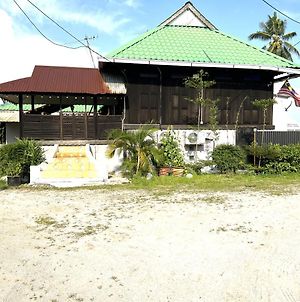 Homestay Kampong Kota Aur Kepala Batas  Exterior photo