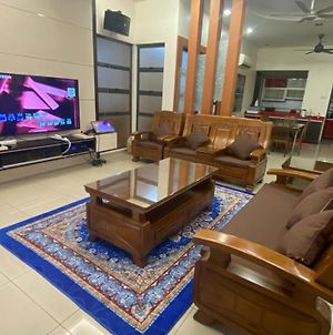 -New- Villa Near Spice Arena 45Pax With Pool Table, Karaoke And Kids Swimming Pool Bayan Lepas Exterior photo