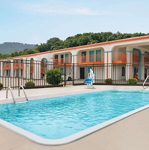 Howard Johnson By Wyndham Chattanooga Lookout Mountain Exterior photo