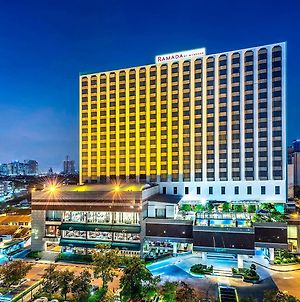 Ramada By Wyndham Bangkok Chaophya Park Hotel Exterior photo