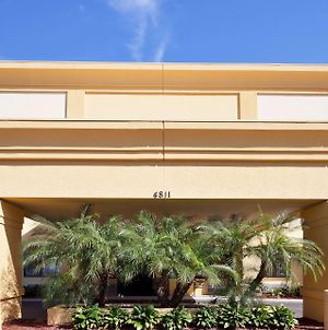 La Quinta By Wyndham Tampa Fairgrounds - Casino Exterior photo